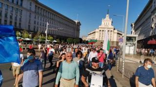 В този момент! Народът се надига! 10 000 скандират пред МС: Бойко в затвора! Гешев е позор! (СНИМКИ)