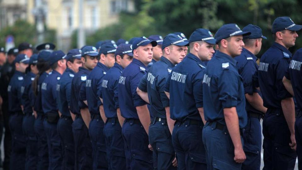 Полицай пред Narod.bg: Къде потъват 1,5 млрд. за пенсии и заплати в МВР?! Защо служителите тънат в бедност? (ЕКСПЕРТЕН АНАЛИЗ)