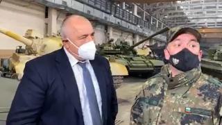 Баце с джипката налази и армията (ВИДЕО)