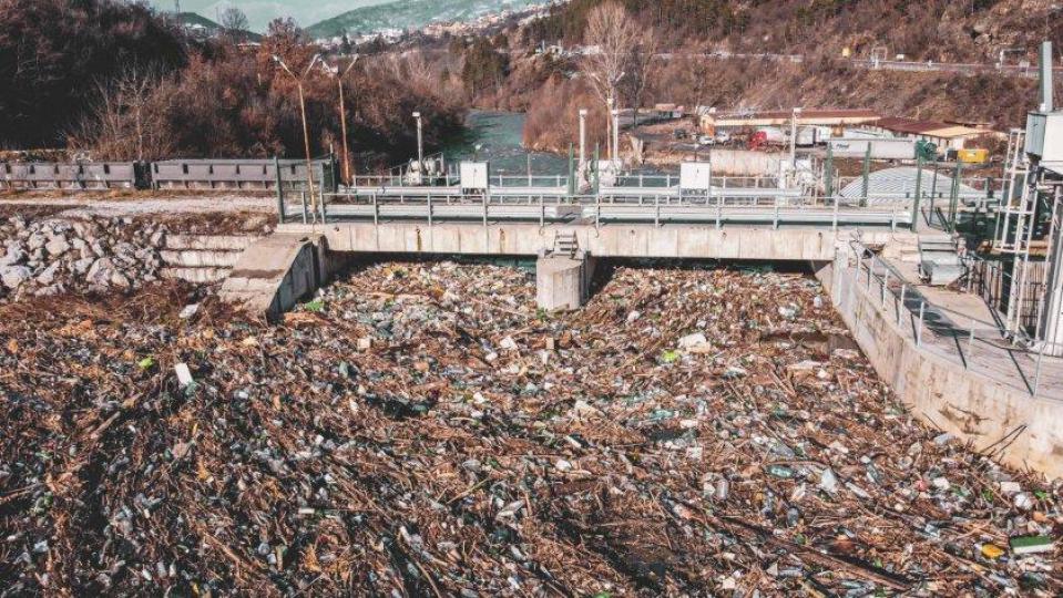 България – Островът на боклуците и лицемерите