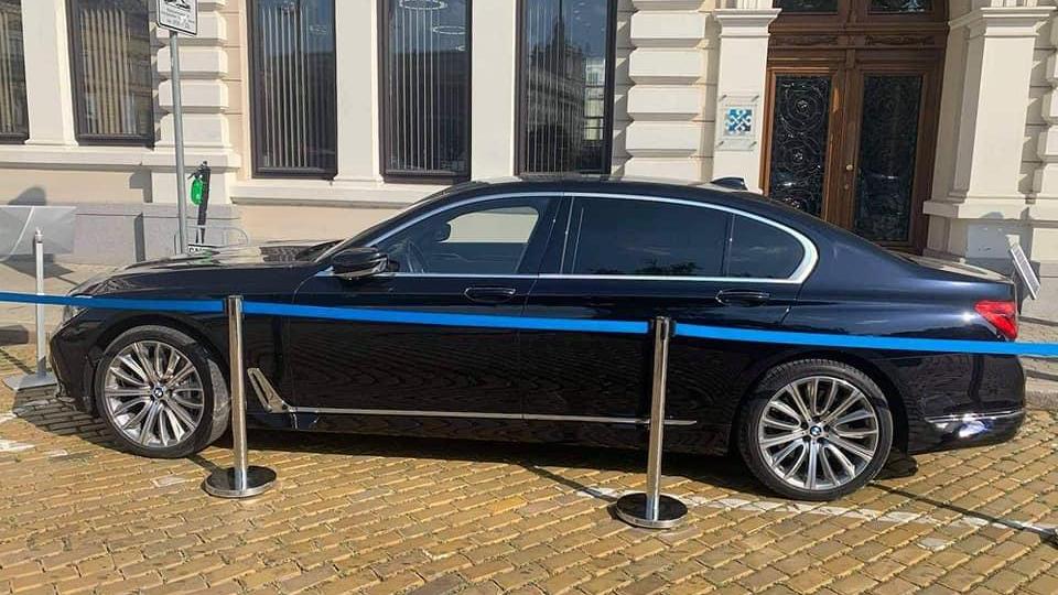 ББР продава уникалното служебно BMW 750 Li xDrive на банкера на Брендо - Стоян Мавродиев (СНИМКИ)