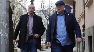 Първо в Narod.bg: Оставка? Гешев си купува две коли на ток в нагласена обществена поръчка за 170 000 лв.