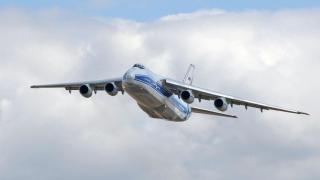 УЧАСТВАМЕ ЛИ ВЕЧЕ? Наш тежкотоварен „АН-124” с неизвестен товар излетя за Украйна