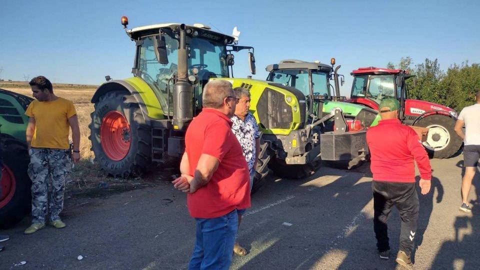 СКЪПО ОЛИО и ХЛЯБ: Зърнарните на Бойко рутят държавата